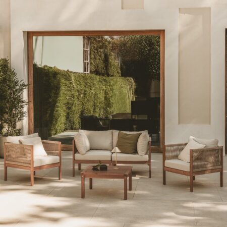 Set da giardino con divano componibile 2 pezzi con braccioli, 2 poltrone e tavolino in legno di acacia Branson
