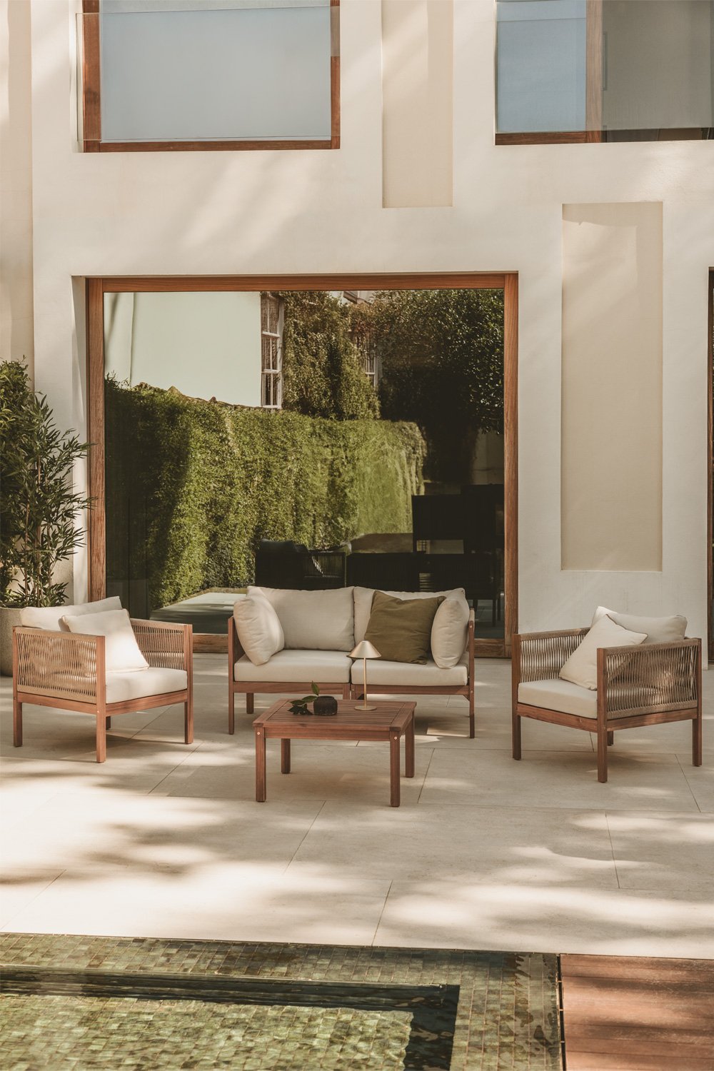 Set da giardino con divano componibile 2 pezzi con braccioli, 2 poltrone e tavolino in legno di acacia Branson