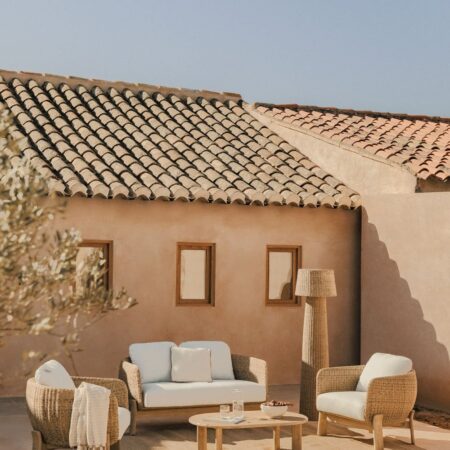 Set da giardino Leilan con divano 2 posti, 2 poltrone e tavolino in legno di acacia e rattan