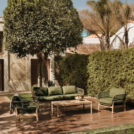 Set da giardino Karvia con divano 3 posti, 2 poltrone e tavolino in alluminio e legno di acacia