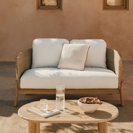 Set da giardino Leilan con divano a 2 posti e tavolino in legno di acacia e rattan