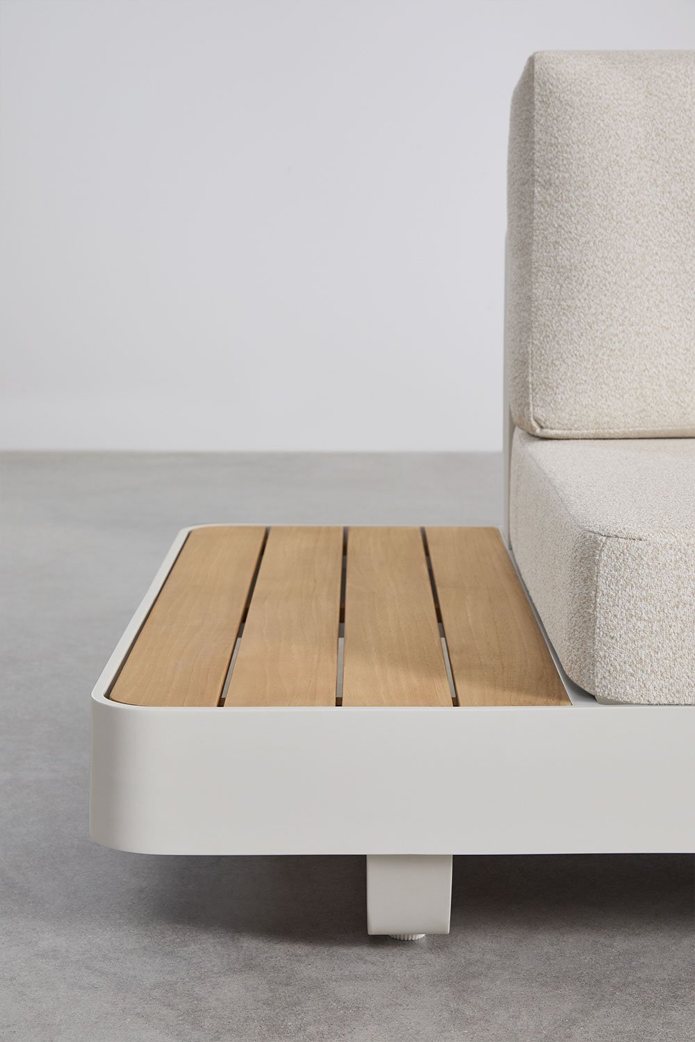Set soggiorno con divano angolare 5 posti e tavolino in alluminio e legno di teak Yarilo