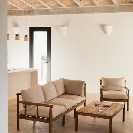 Set da soggiorno Melvin con divano 3 posti e poltrona in legno di acacia