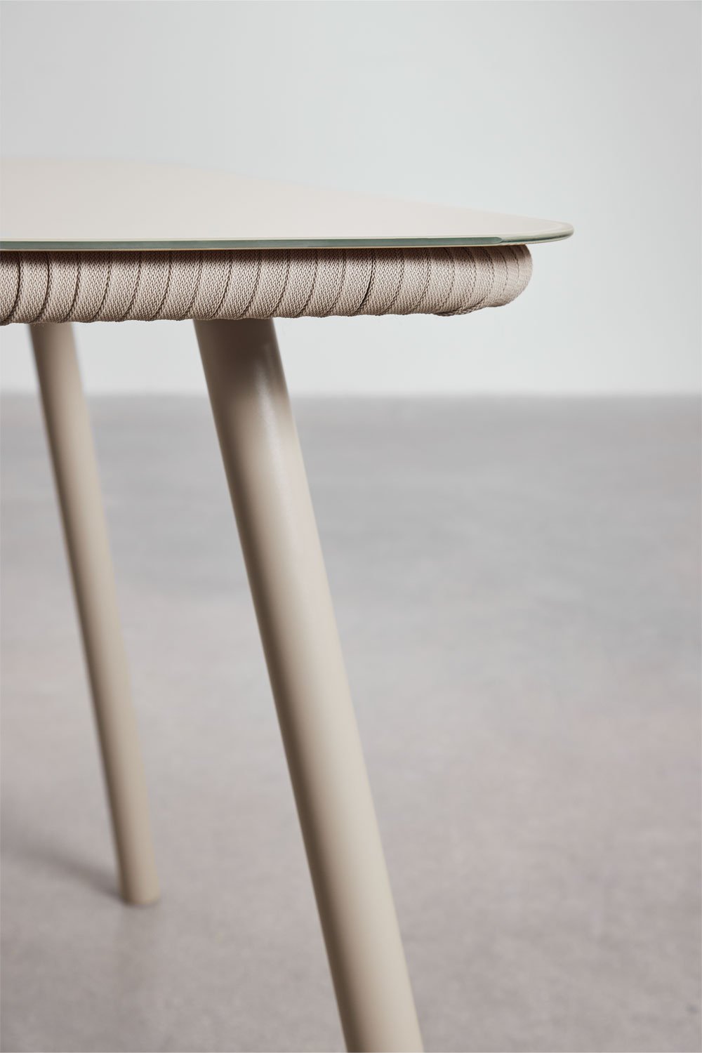 Set da tavolo rettangolare Arhiza, 160 x 90 cm, e 4 sedie da giardino impilabili in alluminio.