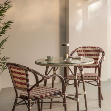 Set da tavolo rotondo Ø80 cm Brielle Bistro e 2 sedie con braccioli in rattan sintetico e alluminio Solange Bistro