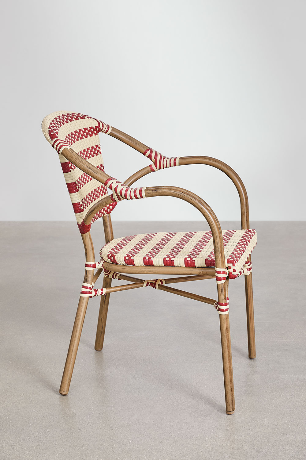 Set da tavolo rotondo Ø80 cm Brielle Bistro e 2 sedie con braccioli in rattan sintetico e alluminio Solange Bistro