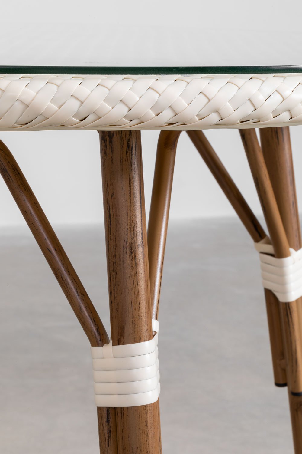 Set tavolo rotondo Ø80 cm Brielle Bistro e 2 sedie impilabili in rattan sintetico e alluminio Solange Bistro