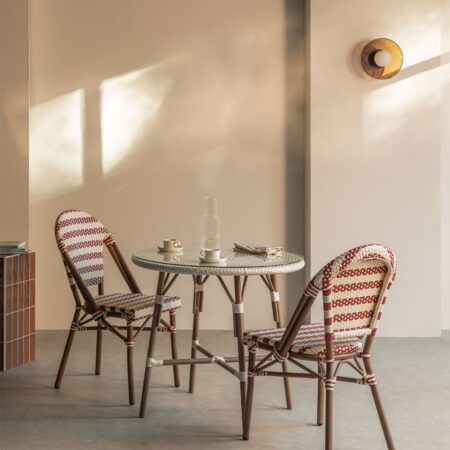 Set tavolo rotondo Ø80 cm Brielle Bistro e 2 sedie impilabili in rattan sintetico e alluminio Solange Bistro