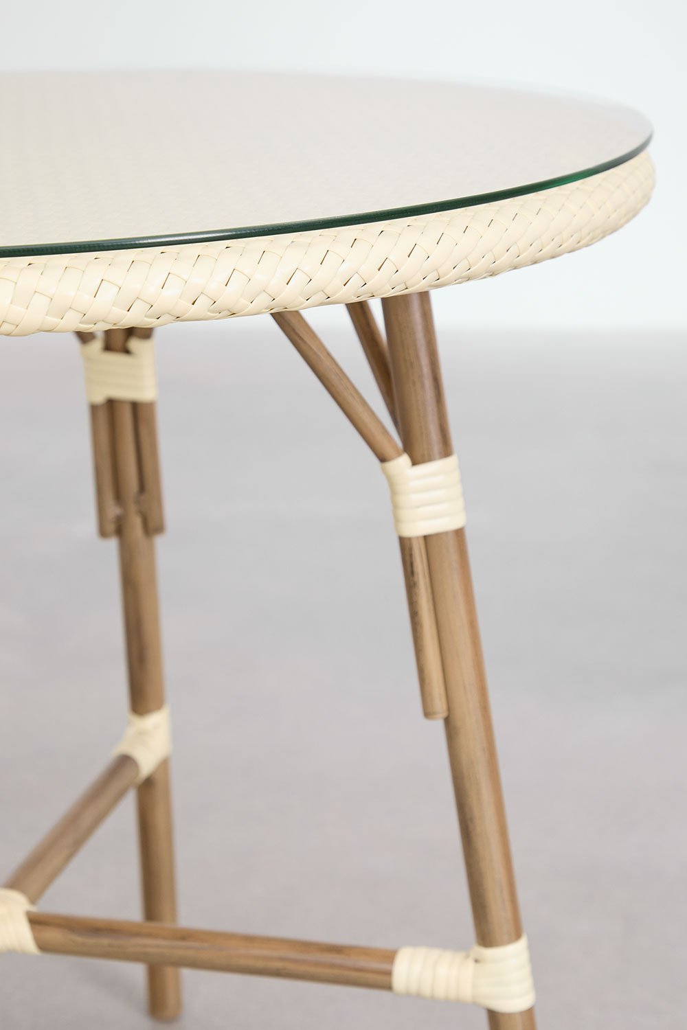Set da tavolo rotondo Ø80 cm Brielle Bistro e 4 sedie con braccioli in rattan sintetico e alluminio Solange Bistro