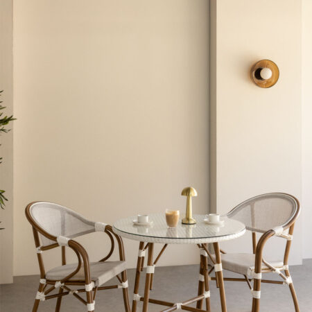 Set da tavolo rotondo Ø80 cm e 2 sedie impilabili con braccioli in textilene e alluminio Brielle Bistro
