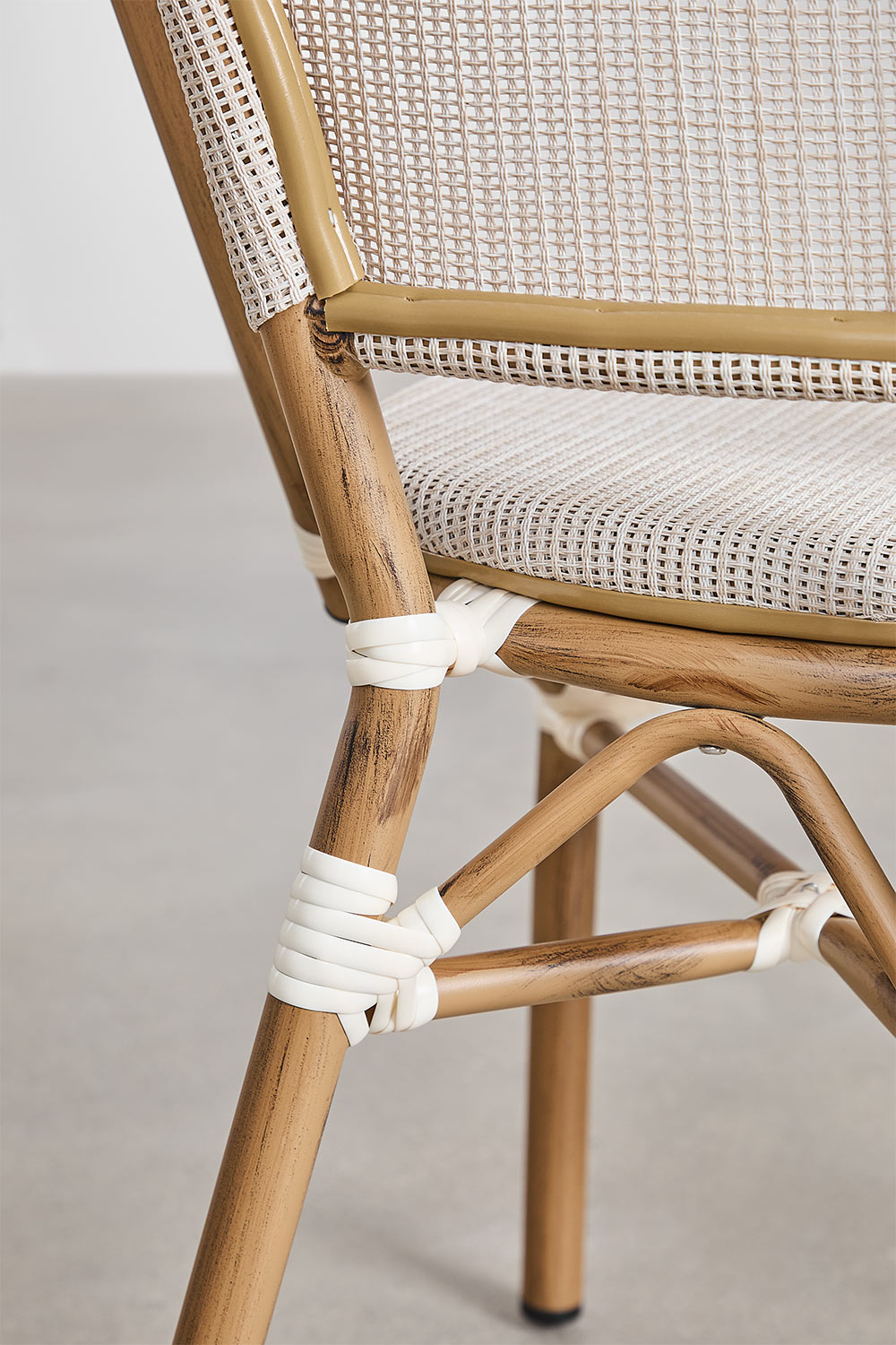 Set da tavolo rotondo Ø80 cm e 2 sedie impilabili in textilene e alluminio Brielle Bistro