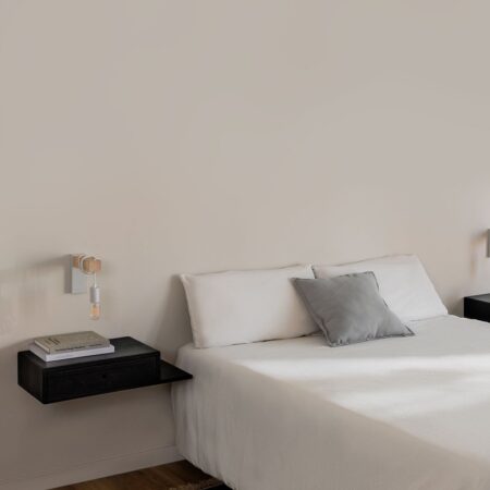 Set di 2 comodini da parete in legno Harald