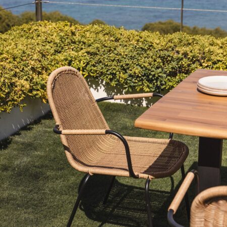 Set di 2 sedie da giardino impilabili con braccioli in vimini sintetico Reiven