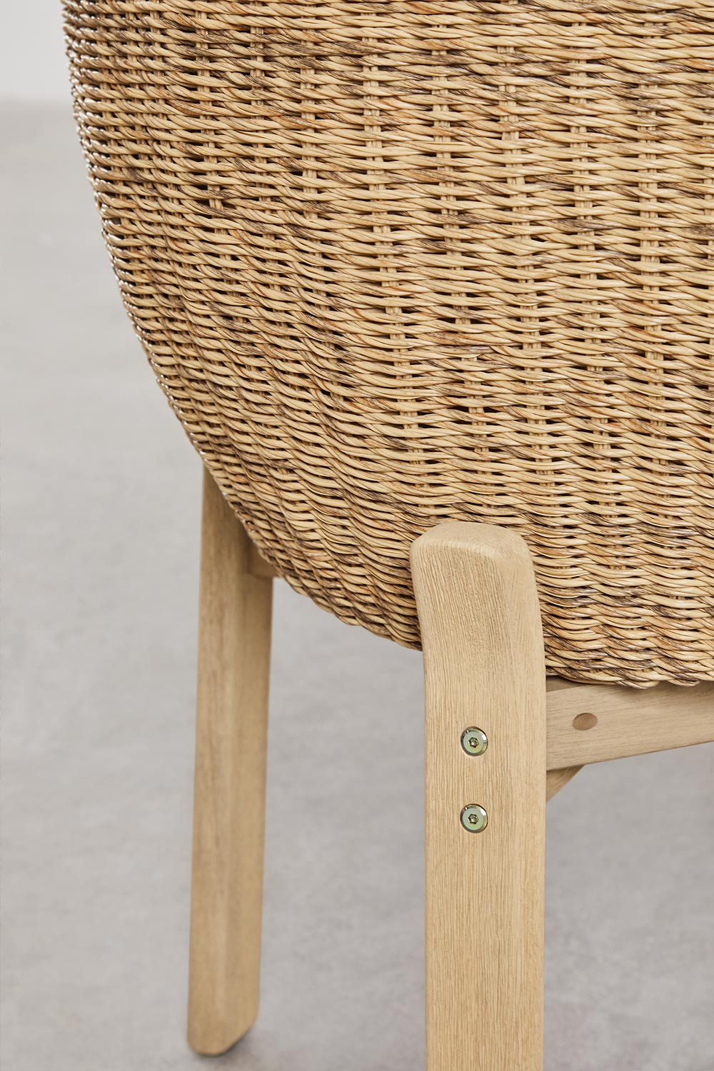 Sedie da pranzo Leilan in legno di acacia e rattan sintetico con braccioli, set da 2