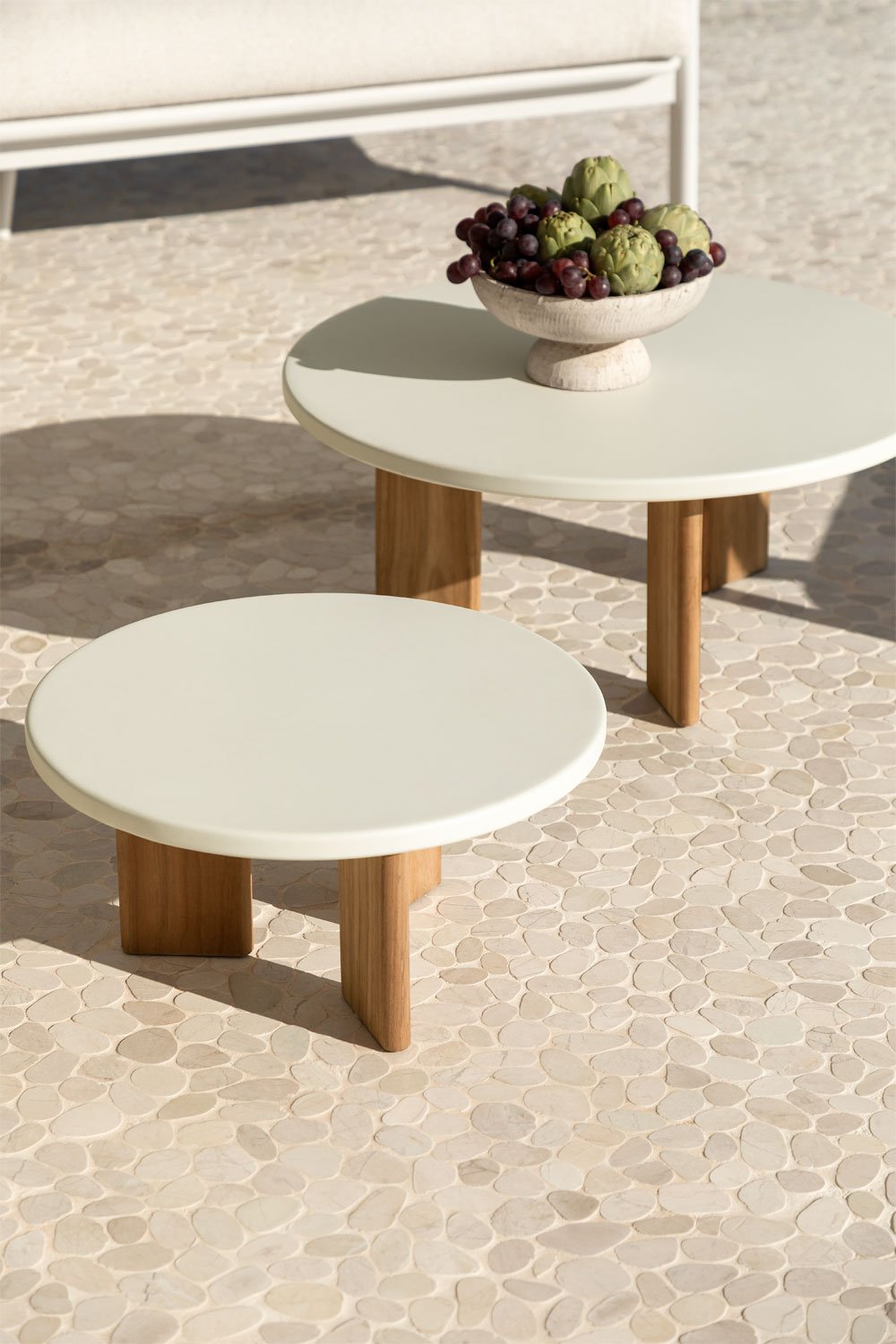 Set di 2 tavolini da giardino rotondi in alluminio Yervin