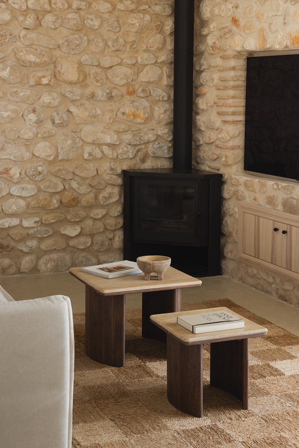 Set di 2 tavolini quadrati in travertino e legno di acacia Casilda