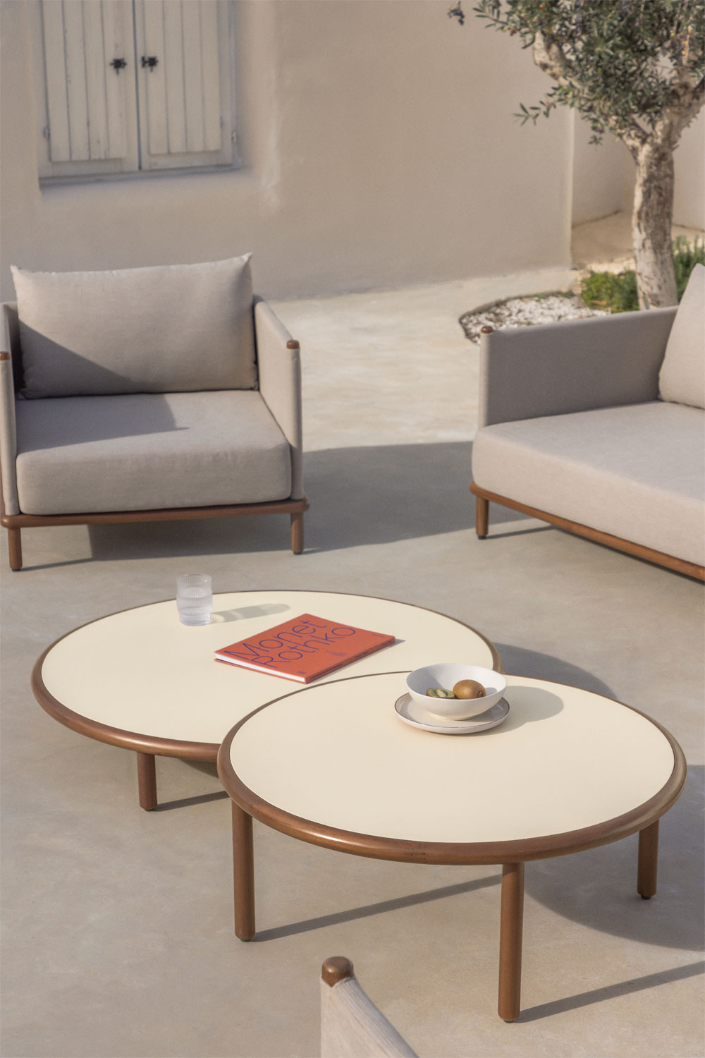 Set di 2 tavolini rotondi da giardino in legno di acacia Olivia