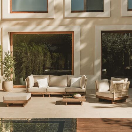 Set di divani da giardino modulari Dailin da 3 pezzi con 2 sedie angolari, tavolino, poltrona e pouf in legno di acacia