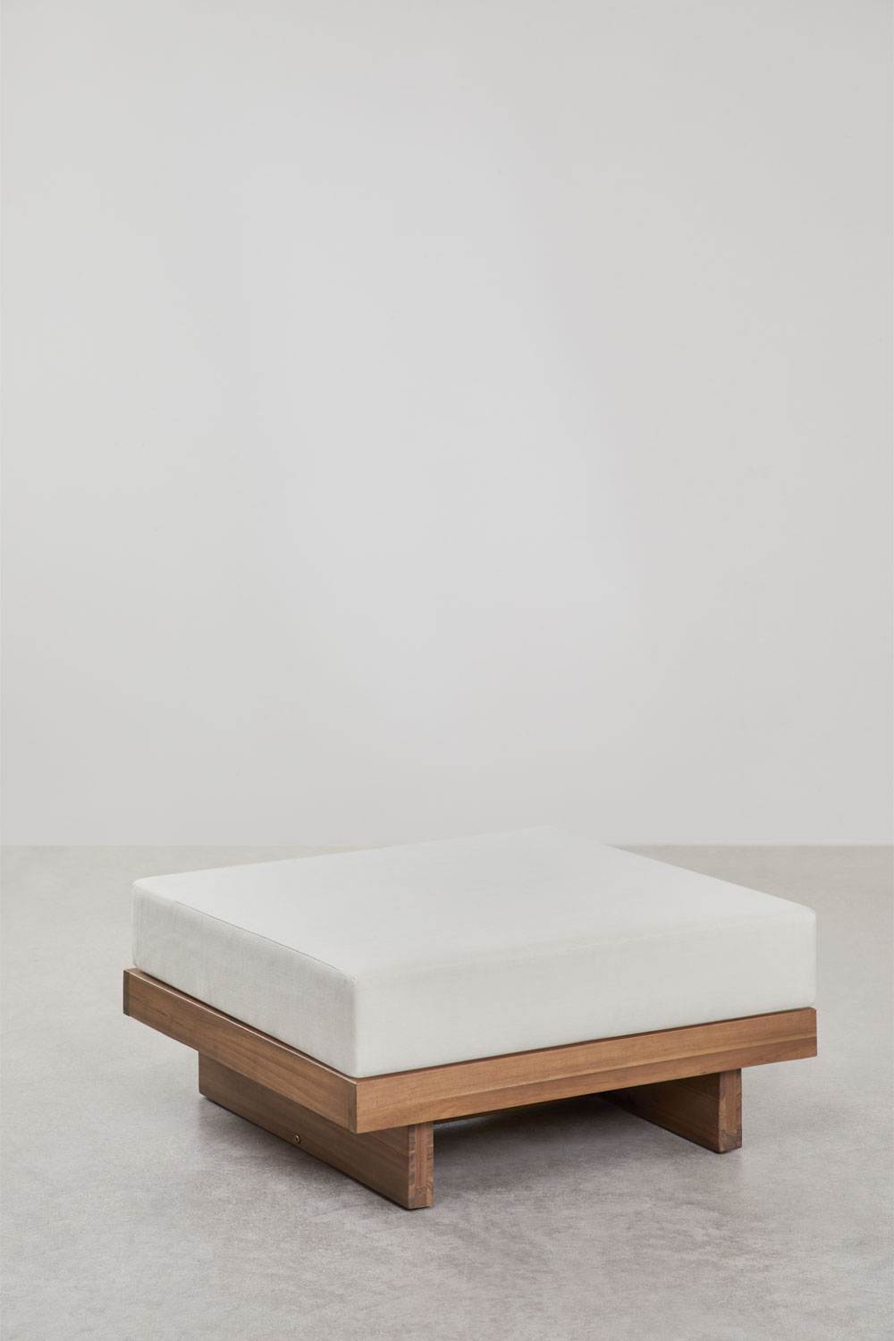 Set di divani modulari Dailin da 3 pezzi con 2 sedie angolari, poltrona e pouf in legno di acacia