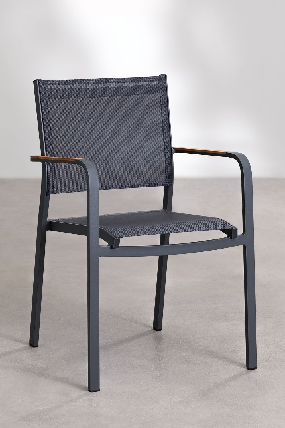 Set tavolo rettangolare allungabile Starmi, 180x240-100 cm, e 6 sedie da giardino impilabili Archer in alluminio.
