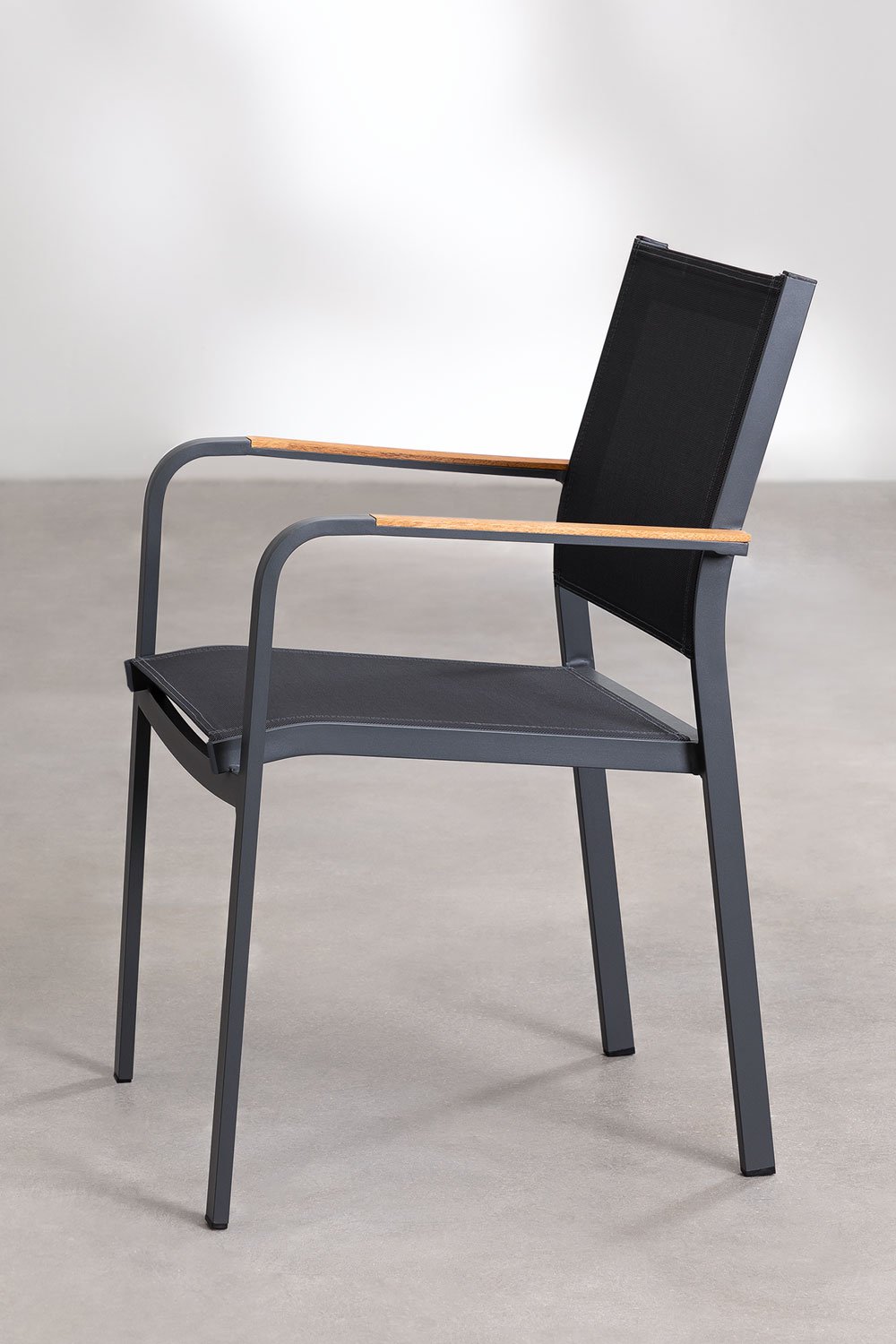 Set tavolo rettangolare allungabile Starmi, 180x240-100 cm, e 6 sedie da giardino impilabili Archer in alluminio.