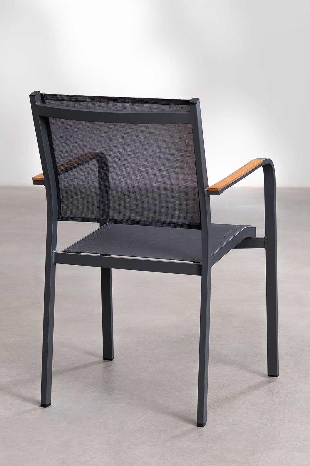 Set tavolo rettangolare allungabile Starmi, 180x240-100 cm, e 6 sedie da giardino impilabili Archer in alluminio.