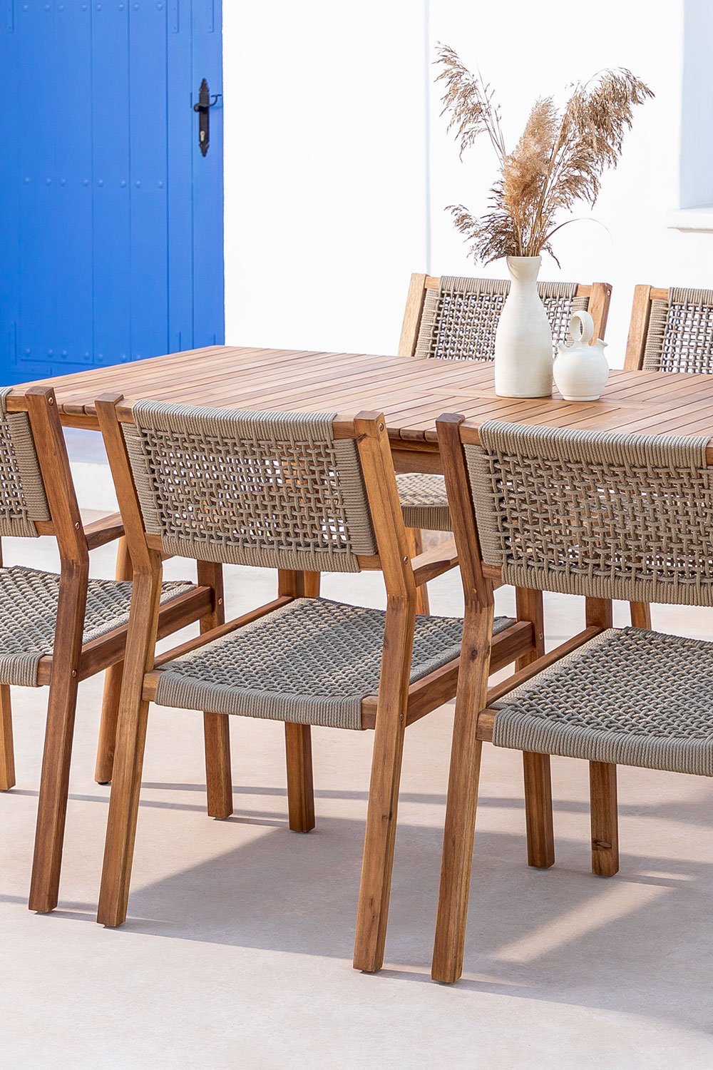 Set tavolo rettangolare 160-210x90 cm allungabile e 6 sedie da giardino con braccioli in legno di acacia Tenay