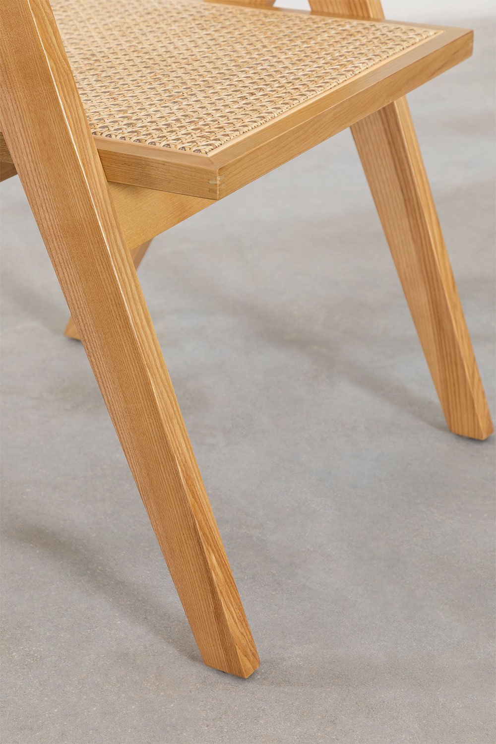 Set tavolo da pranzo rettangolare (180x90 cm) Arnaiz e 4 sedie con braccioli in legno Fresno e rattan stile Lali