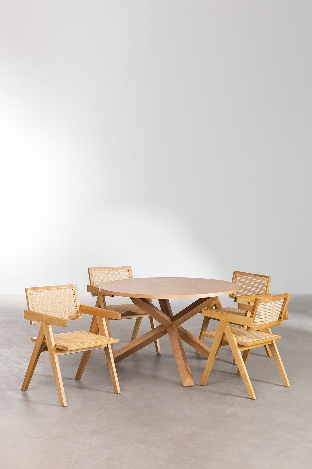 Set tavolo da pranzo rotondo Mieren (Ø120 cm) e 4 sedie con braccioli in legno di frassino e rattan Lali Style