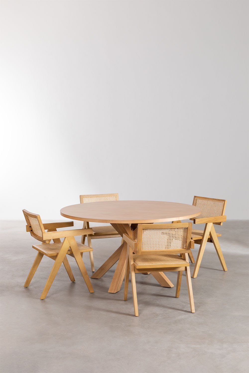 Set di tavolo da pranzo rotondo in MDF (Ø140 cm) Pleven e 4 sedie con braccioli in legno di frassino e rattan stile Lali