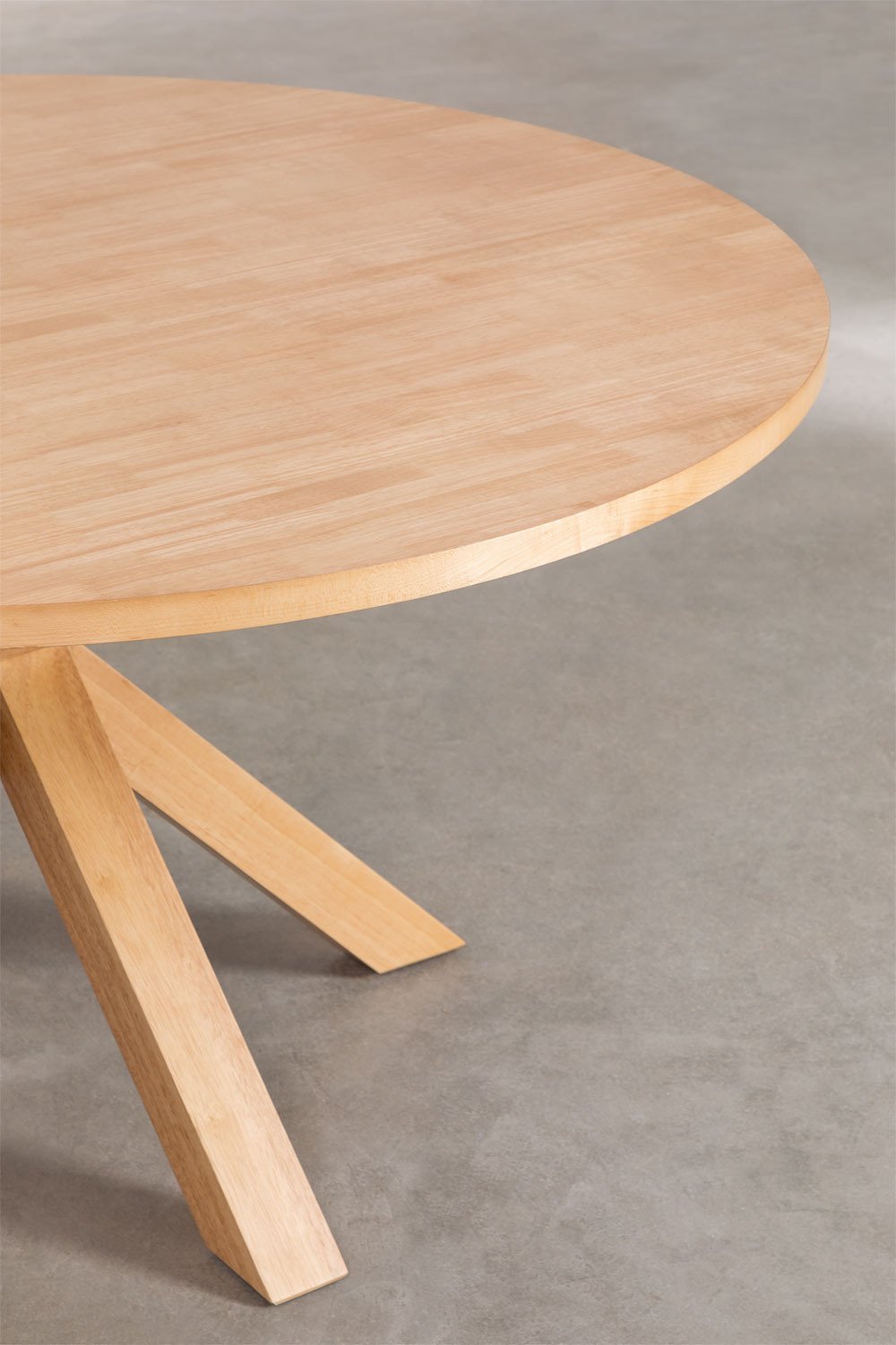 Set di tavolo da pranzo rotondo in MDF (Ø140 cm) Pleven e 4 sedie con braccioli in legno di frassino e rattan stile Lali