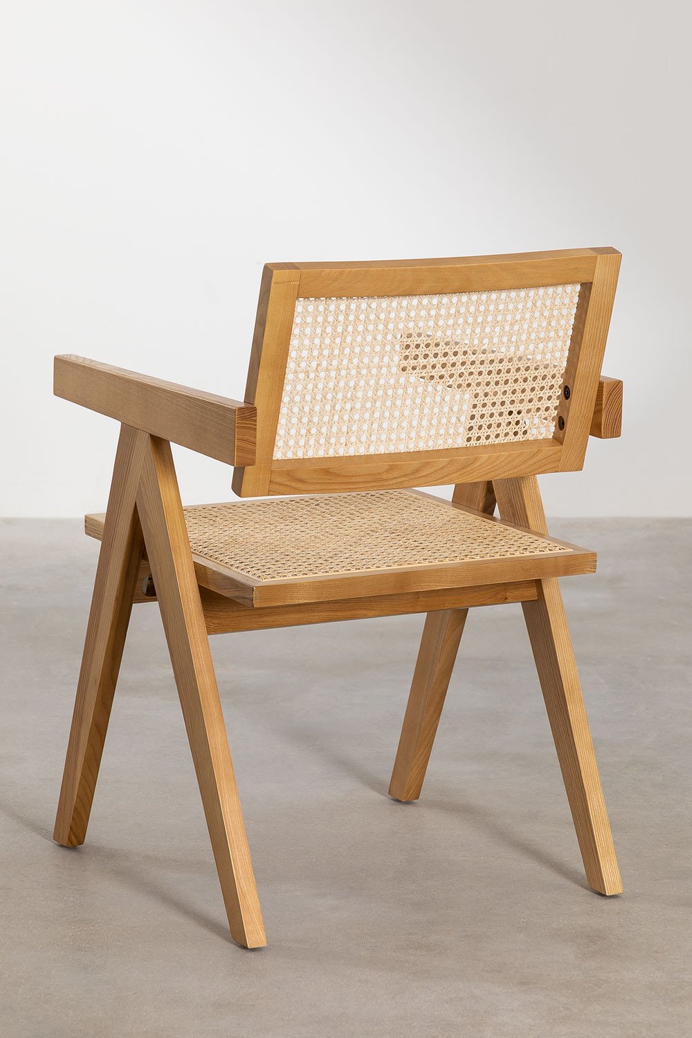 Set di tavolo da pranzo rotondo in MDF (Ø140 cm) Pleven e 4 sedie con braccioli in legno di frassino e rattan stile Lali