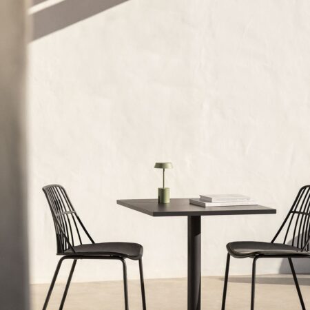 Set tavolo quadrato Mizzi 70x70 cm e 2 sedie da giardino Maeba