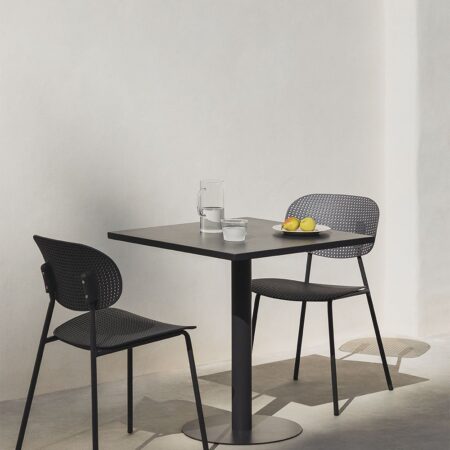 Set Tavolo Quadrato Mizzi 70x70 cm e 2 Sedie da Giardino Tupah