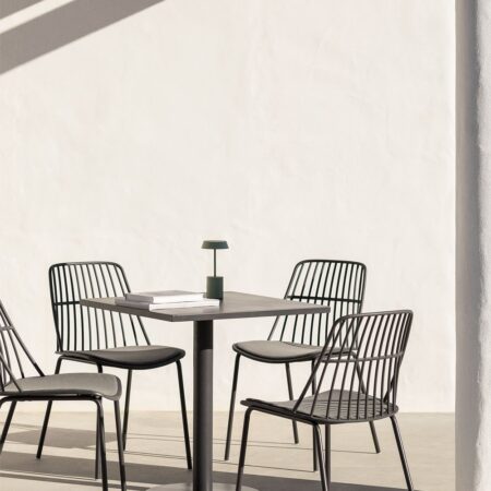 Set tavolo quadrato Mizzi 70x70 cm e 4 sedie da giardino Maeba