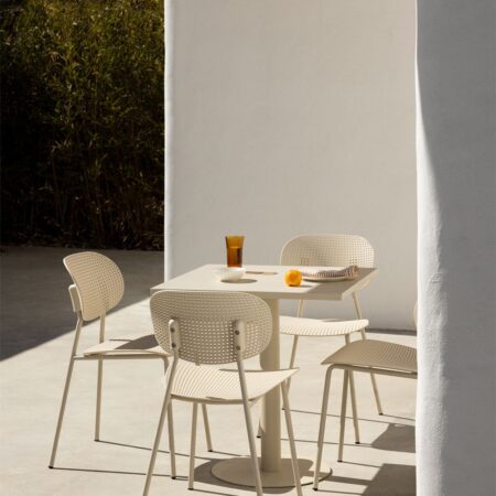 Set Tavolo Quadrato Mizzi 70x70 cm e 4 Sedie da Giardino Tupah