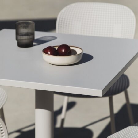 Set Tavolo Quadrato Mizzi 70x70 cm e 4 Sedie da Giardino Tupah