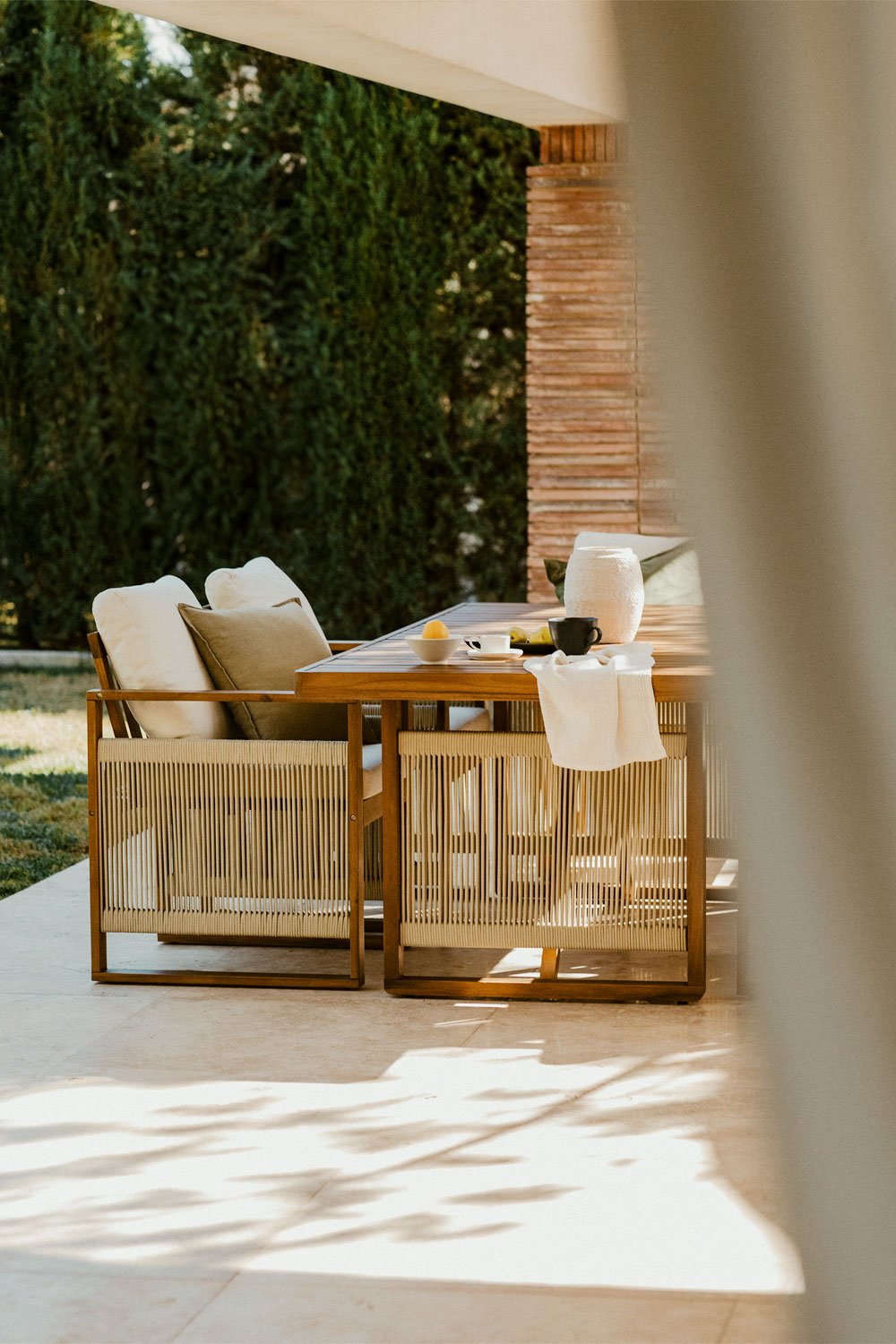 Set Tavolo Rettangolare (200x100 cm) e 6 Sedie da Giardino con Braccioli in Legno di Acacia Nayely