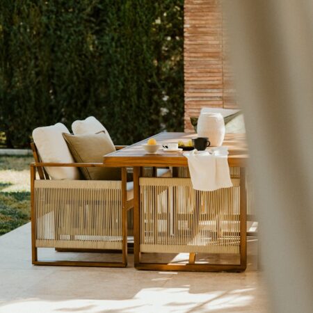 Set Tavolo Rettangolare (200x100 cm) e 6 Sedie da Giardino con Braccioli in Legno di Acacia Nayely