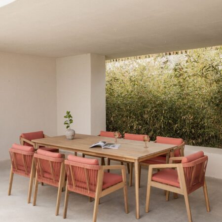 Set tavolo rettangolare 220x100 cm e 8 sedie da giardino in legno di acacia e corda intrecciata Kaela