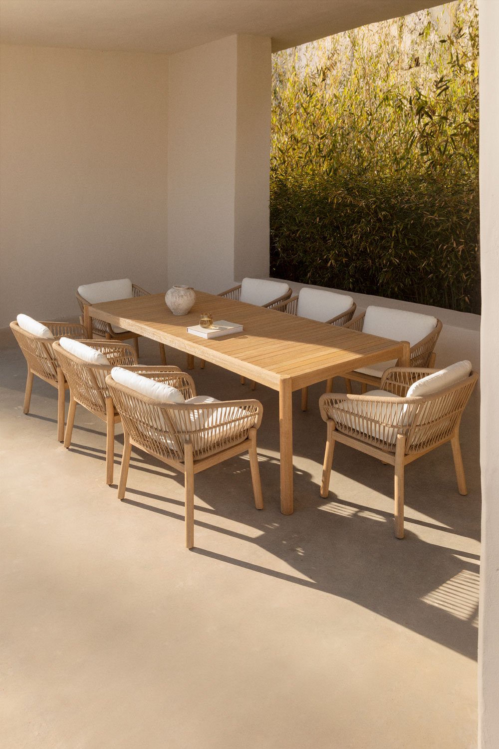 Set tavolo rettangolare 220x100 cm e 8 sedie da giardino in legno di acacia e corda intrecciata Karvia
