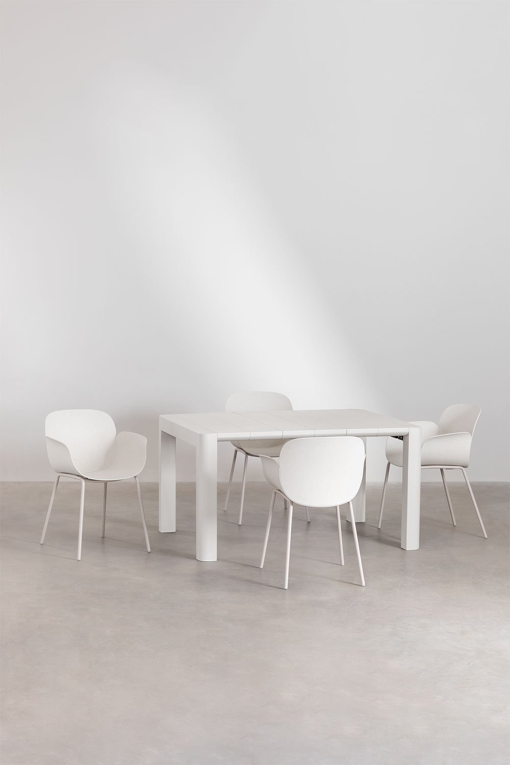 Set tavolo rettangolare Arnadine (140x100 cm) e 4 sedie da giardino Lynette