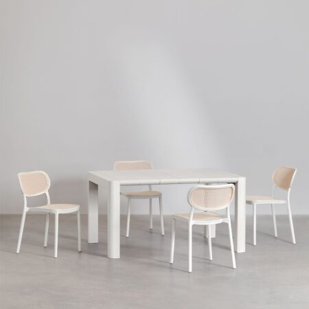 Set tavolo rettangolare Arnadine (140x100 cm) e 4 sedie da pranzo impilabili Omara