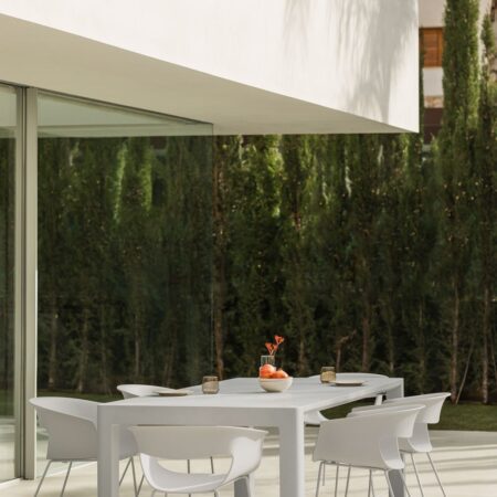Set tavolo rettangolare Arnadine (180x100 cm) e 6 sedie da giardino Alanys