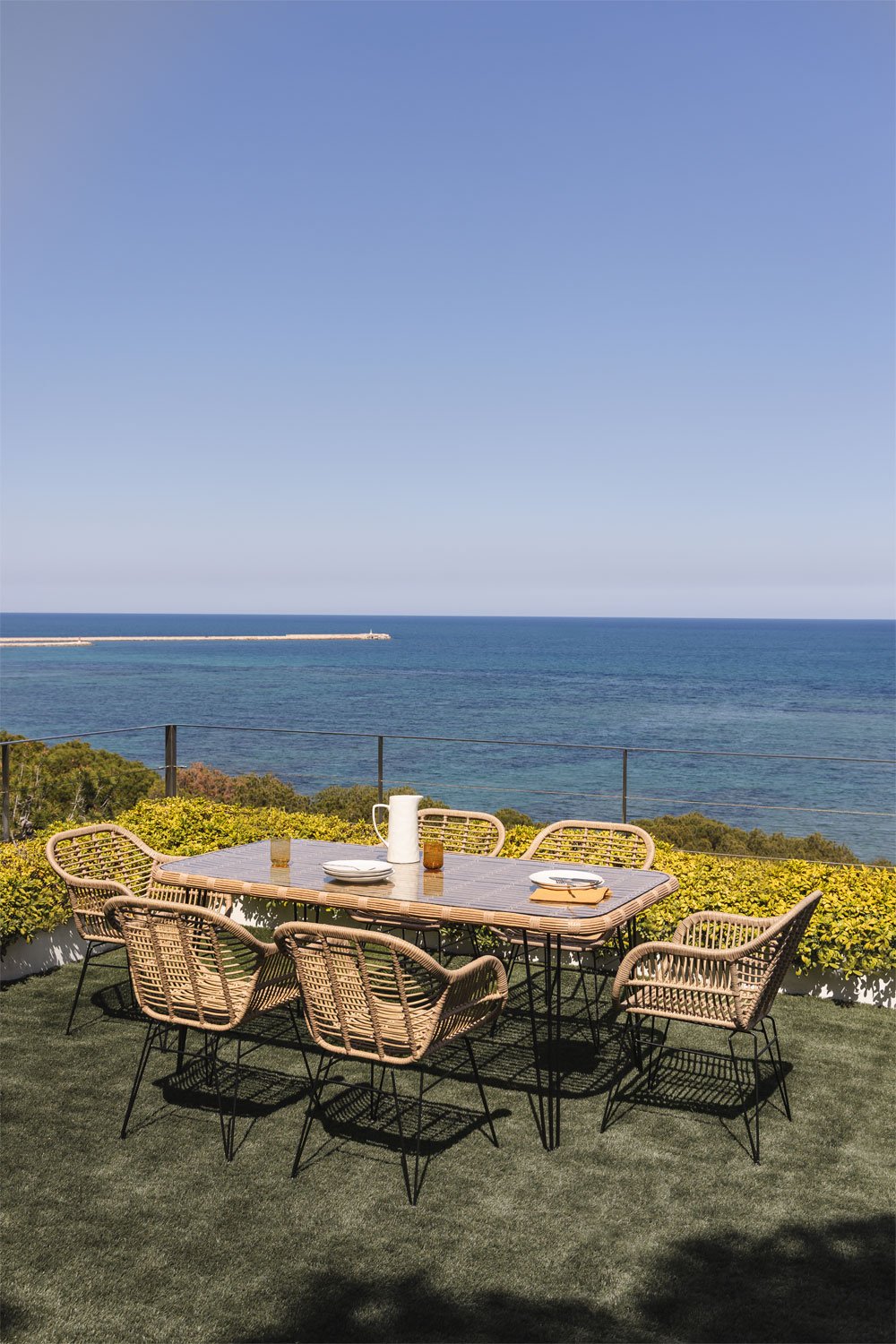Set tavolo rettangolare in vimini sintetico Leribert (180x90 cm) e 6 sedie da giardino Zole in vimini sintetico