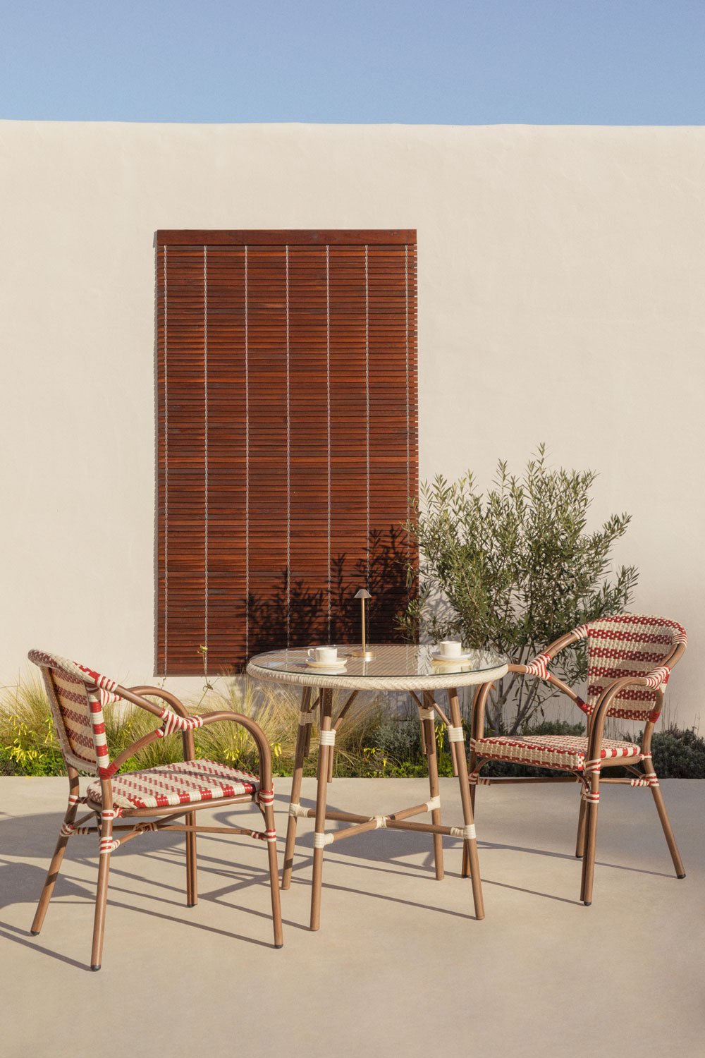 Set tavolo rotondo Brielle Bistro Ø80 cm e 2 sedie da giardino con braccioli in rattan sintetico e alluminio Solange Bistro