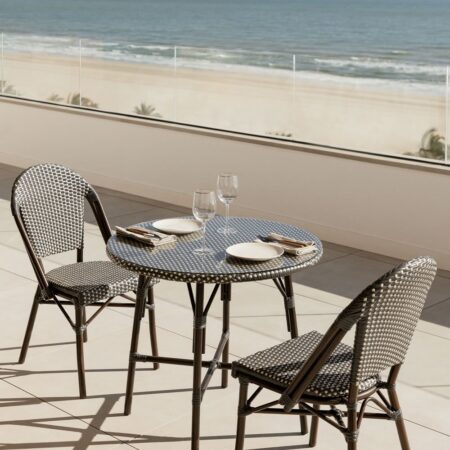 Set tavolo rotondo Ø80 cm e 2 sedie da giardino impilabili in alluminio e rattan sintetico Brielle Bistro
