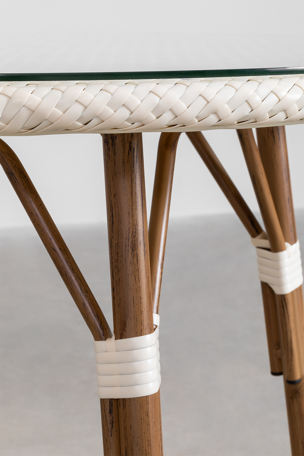 Set tavolo rotondo Ø80 cm e 4 sedie impilabili con braccioli in textilene e alluminio Brielle Bistro