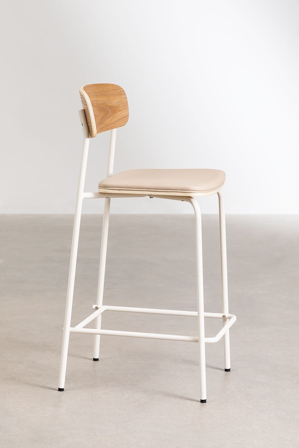 Sgabello impilabile alto 65 cm in ferro e legno Wilpier