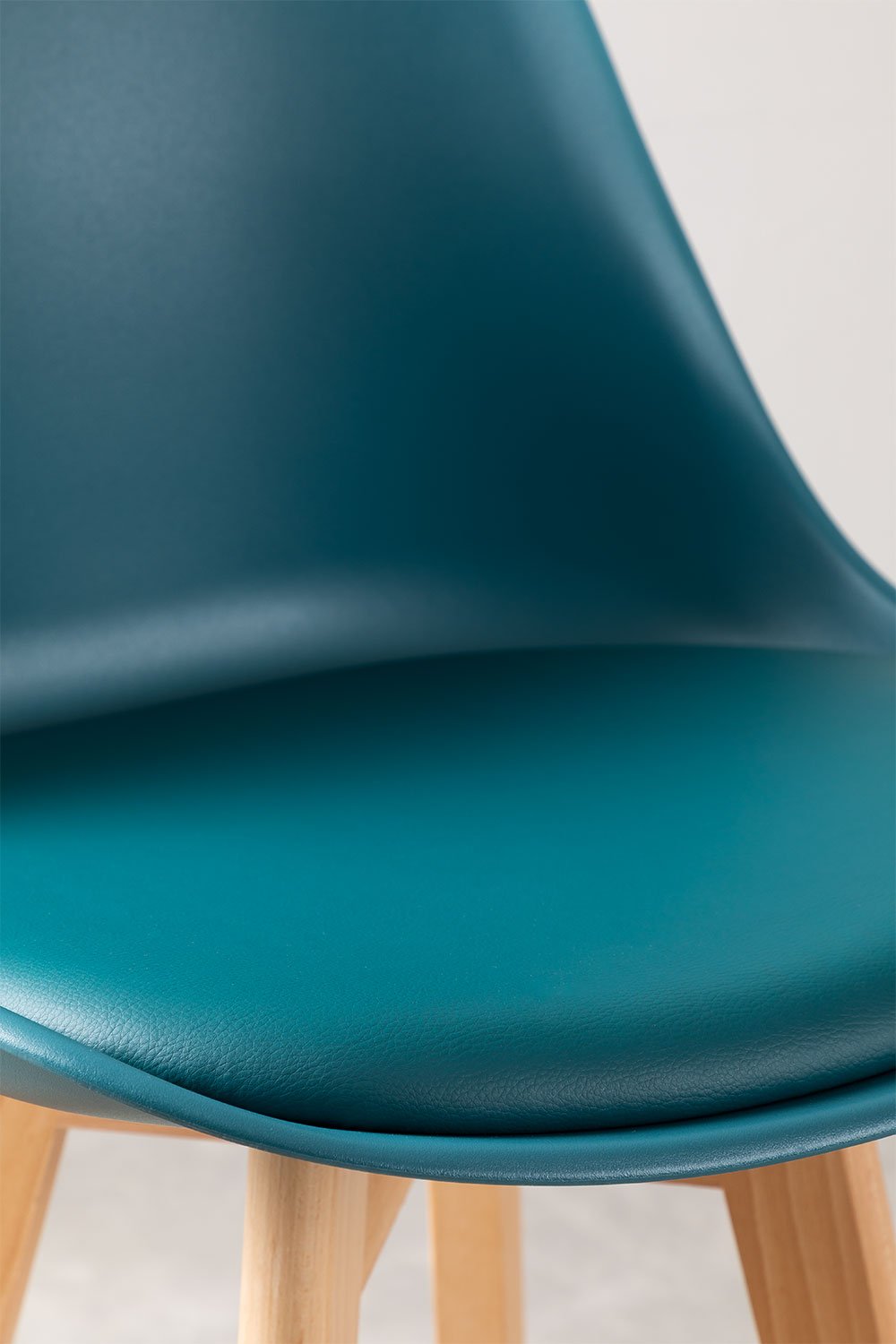 Sgabello alto con cuscino in ecopelle Nordic